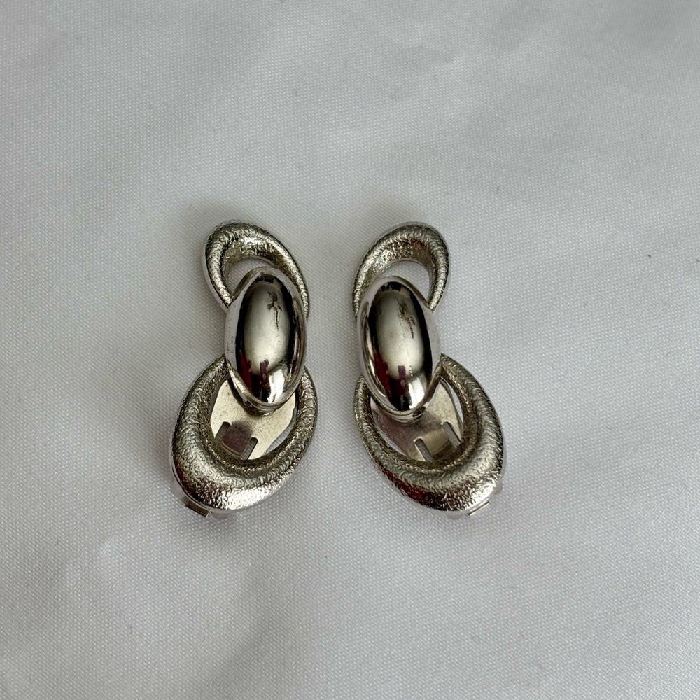✨🤍 Vintage Coro Silver Tone Clip-On Earrings | Classic Linked Design ✨🤍